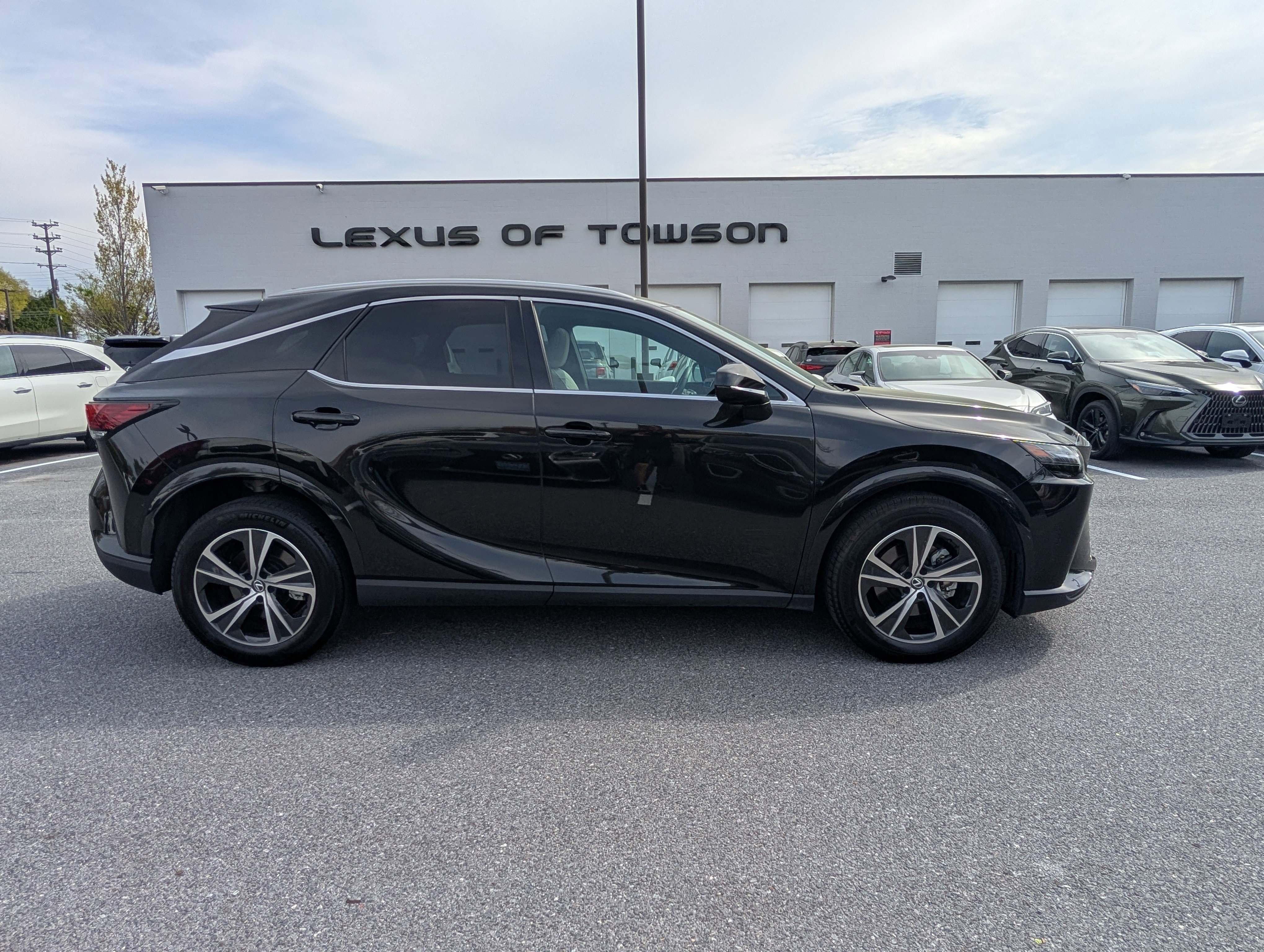 Used 2023 Lexus RX 350 Premium w/ Accessory Package image 2