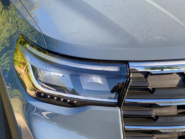 Used 2025 Ford Explorer Active RWD image 4