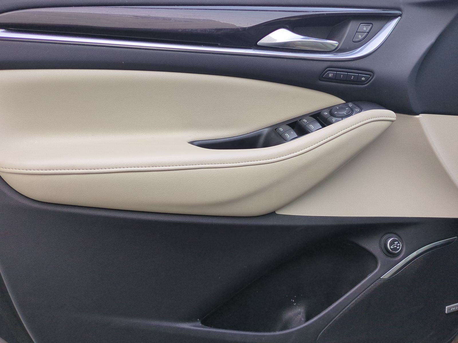 Used 2018 Buick Enclave Premium AWD/4WD image 13