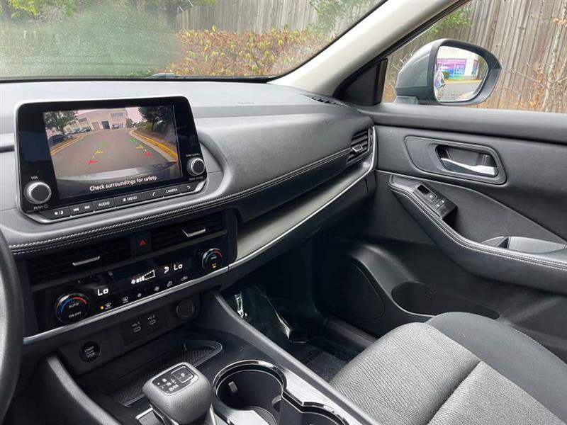 Used 2024 Nissan Rogue SV image 79