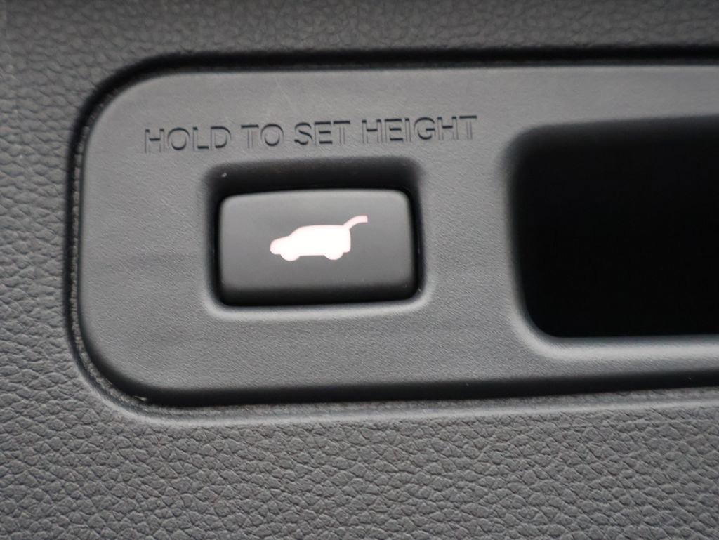 Certified 2025 Honda Pilot Black Edition image 16