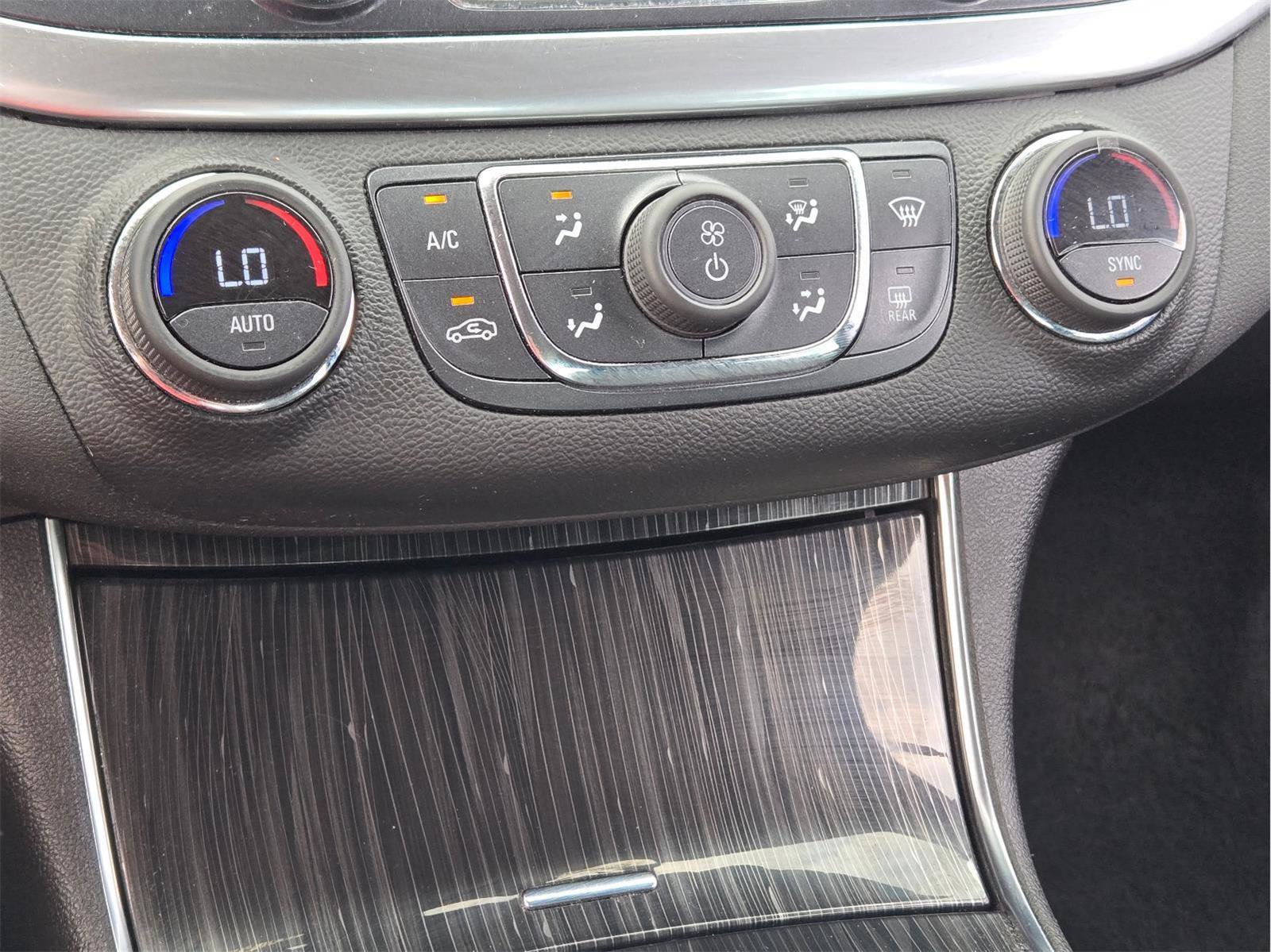 Used 2017 Chevrolet Impala LT w/ Convenience Package FWD image 24