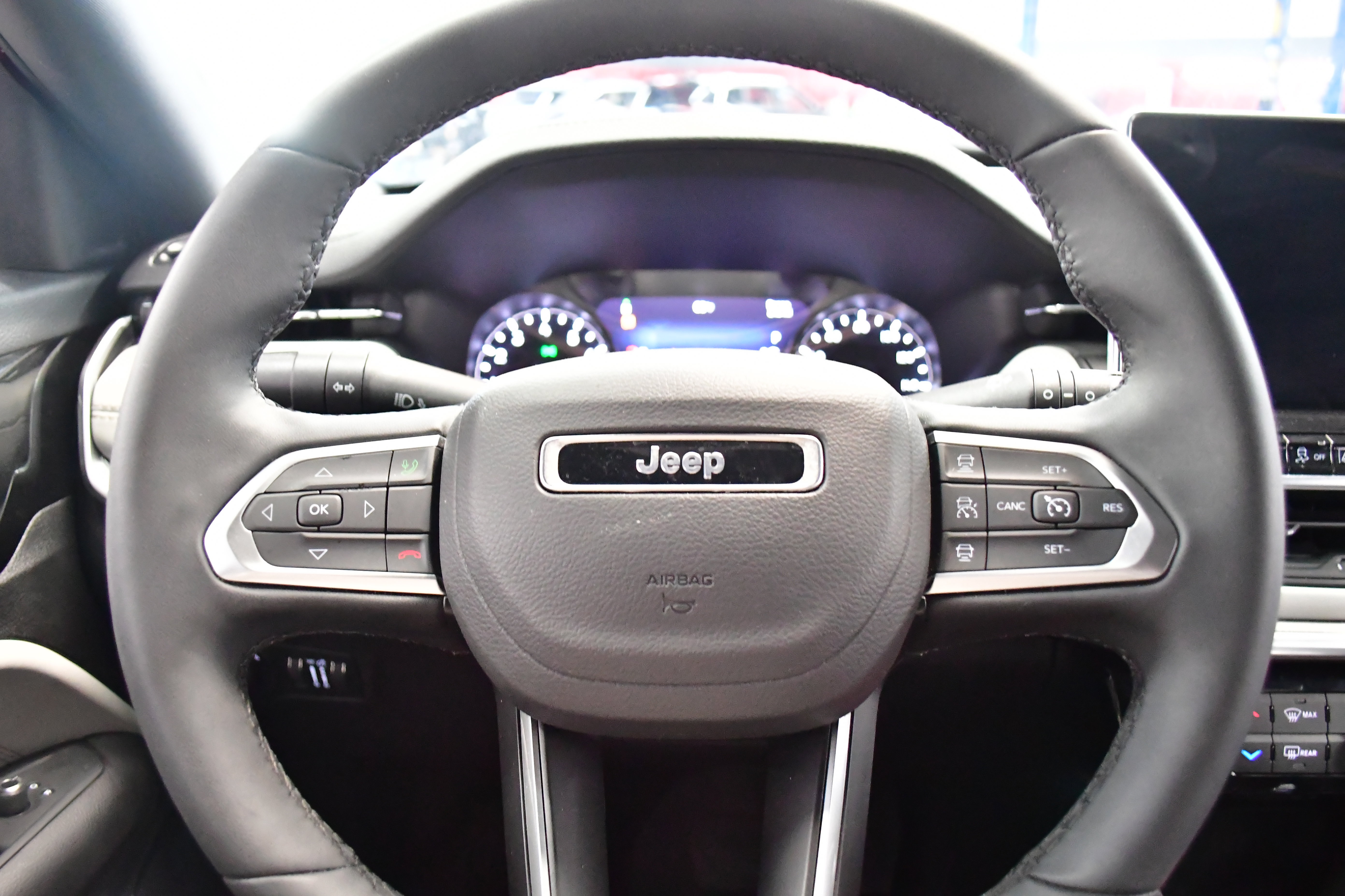 Used 2025 Jeep Compass Limited image 18