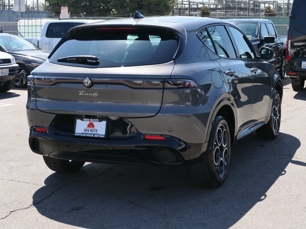 Used 2025 Alfa Romeo Tonale AWD/4WD image 3