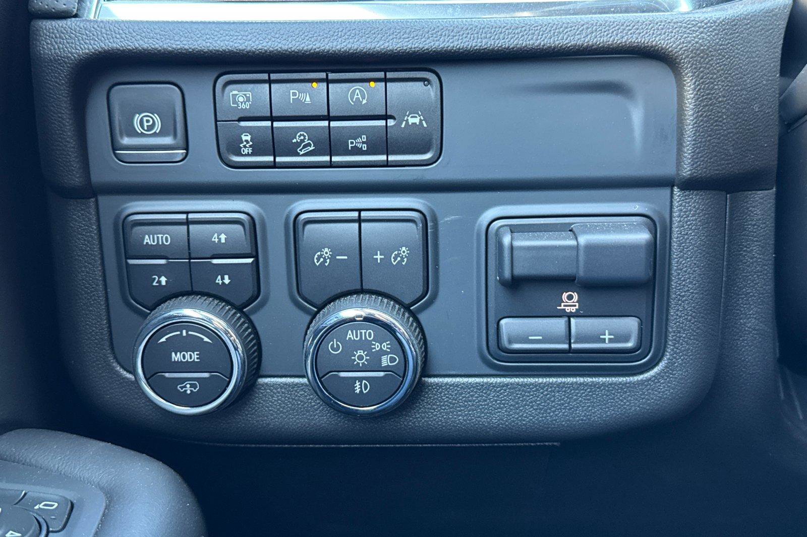 New 2025 Chevrolet Suburban High Country image 36