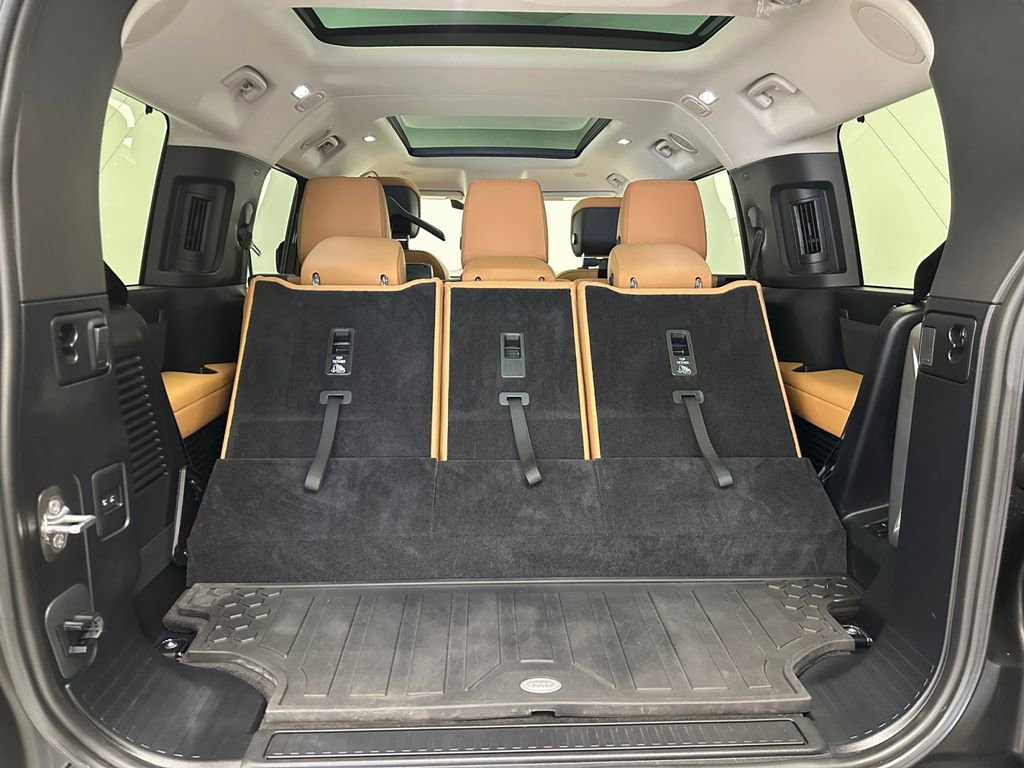 Used 2023 Land Rover Defender 130 SE image 16