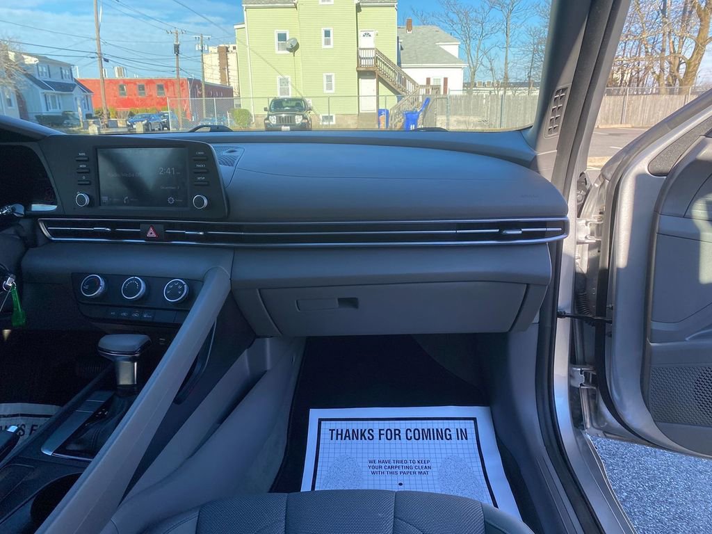 Used 2021 Hyundai Elantra SE image 28