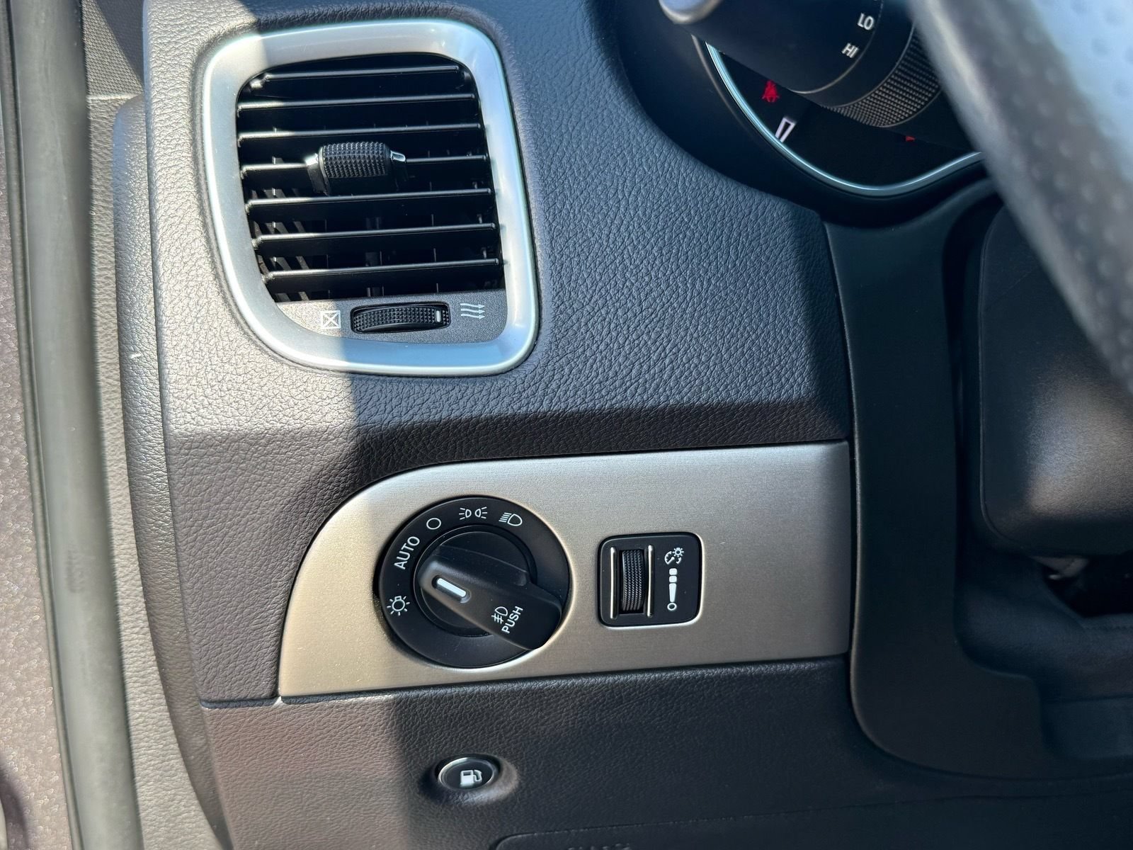 Used 2020 Dodge Durango SXT RWD image 15