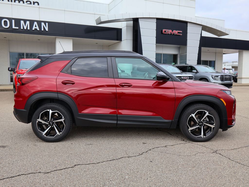 Used 2021 Chevrolet TrailBlazer RS w/ Technology Package FWD image 2