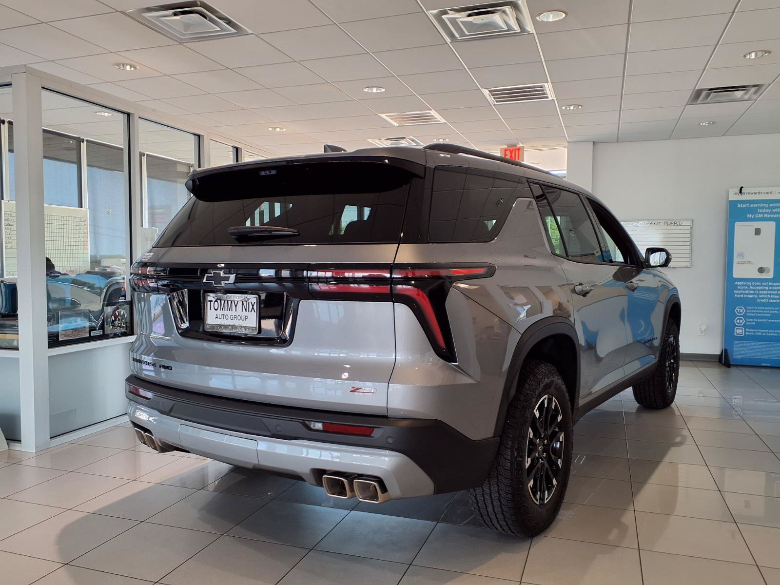 New 2026 Chevrolet Traverse Z71 w/ Driver Confidence Package AWD/4WD image 2