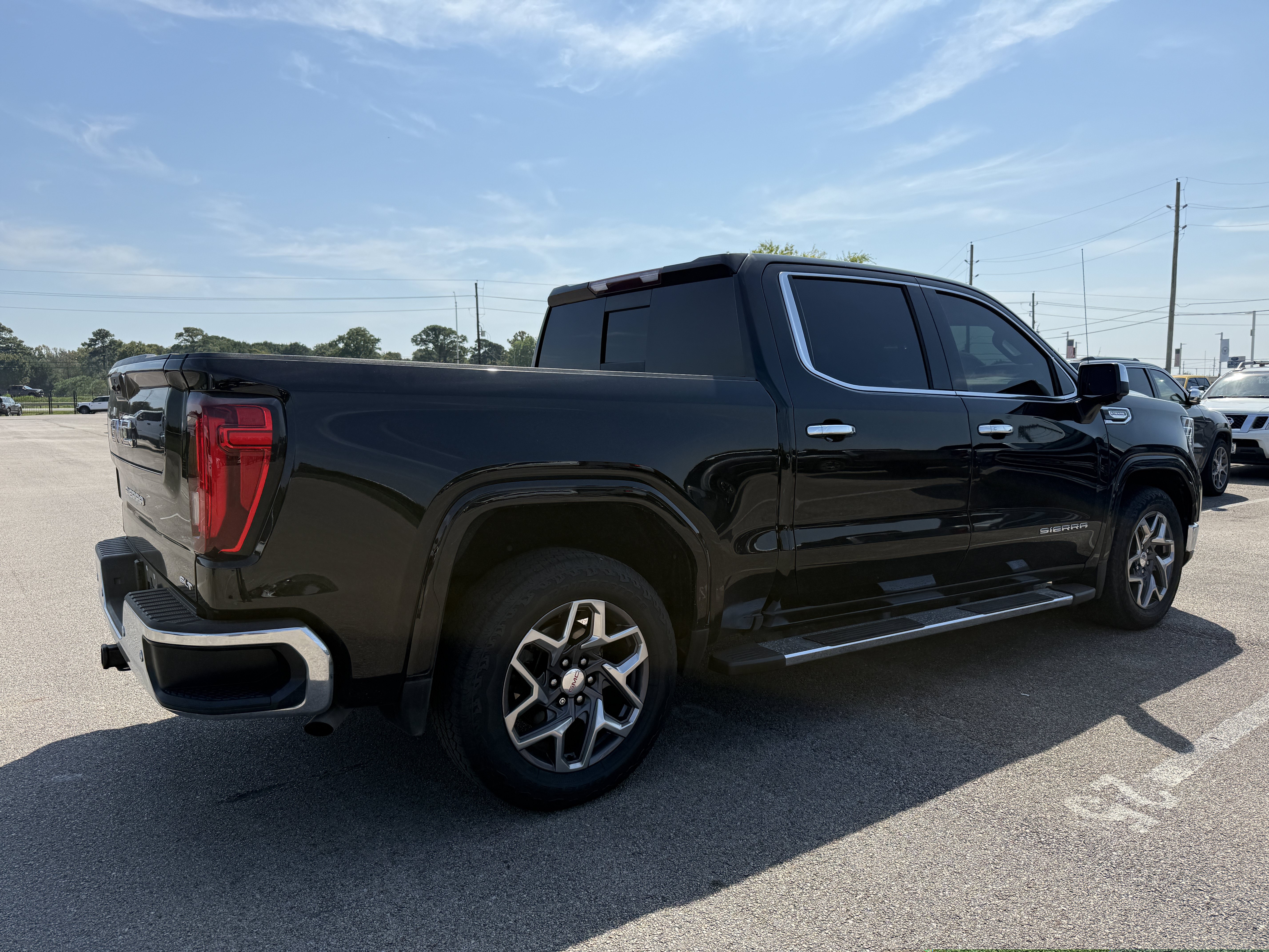 Used 2022 GMC Sierra 1500 SLT RWD image 2