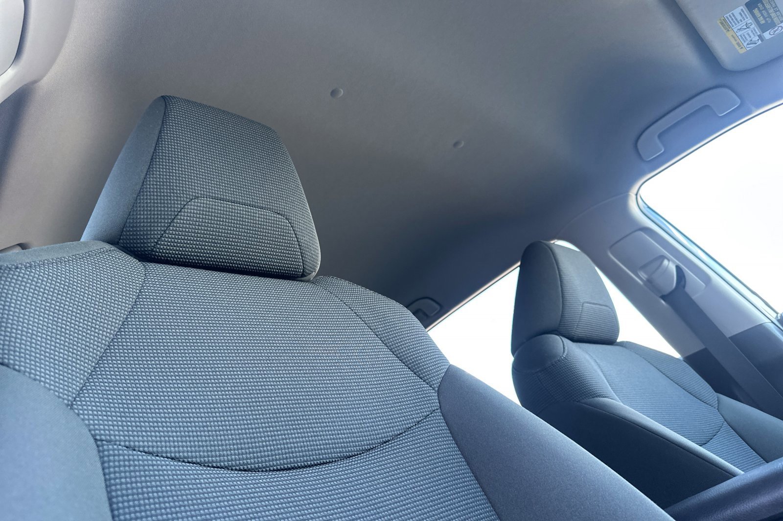 Used 2022 Toyota RAV4 LE image 19