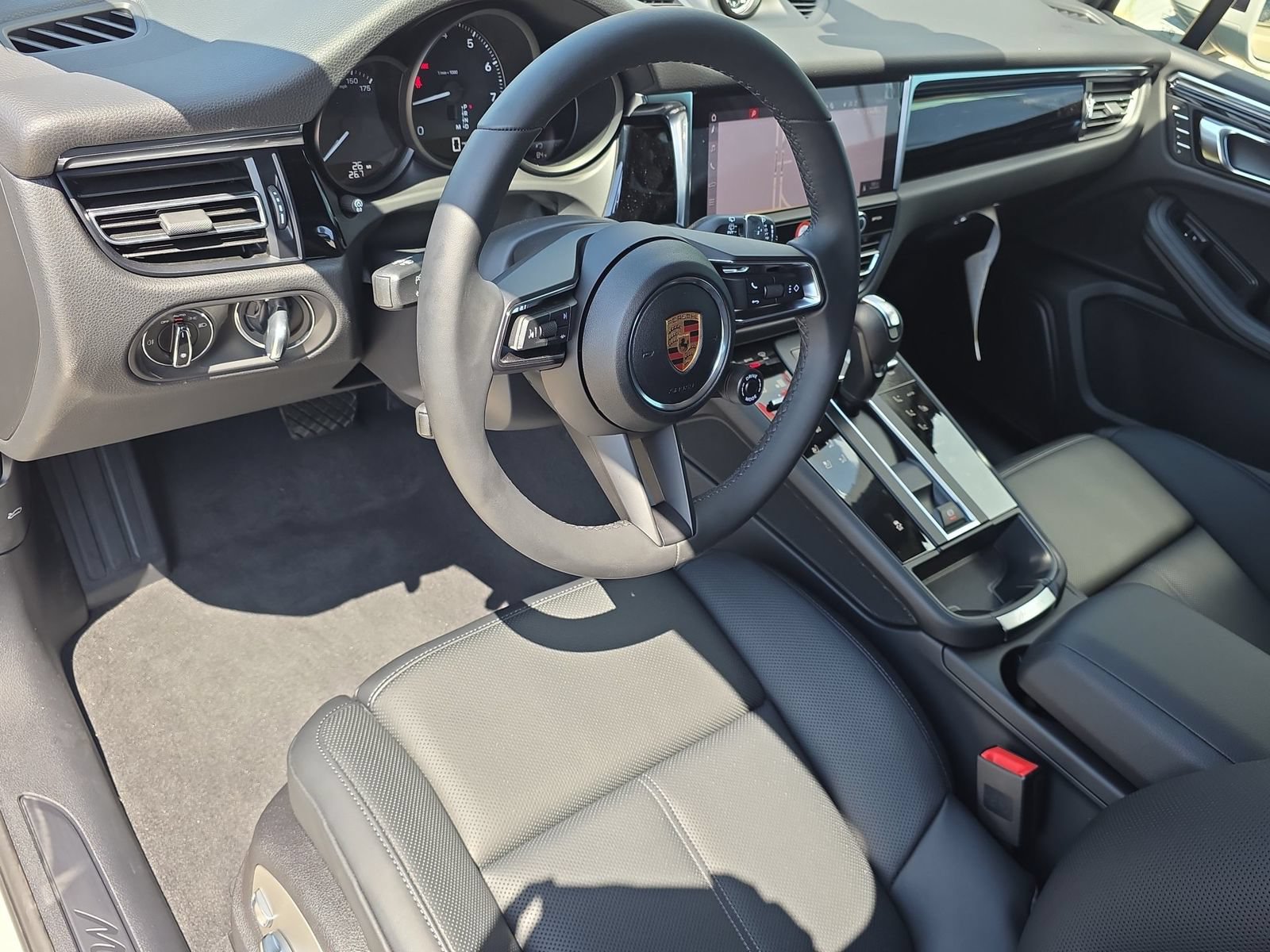 New 2026 Porsche Macan AWD/4WD image 4