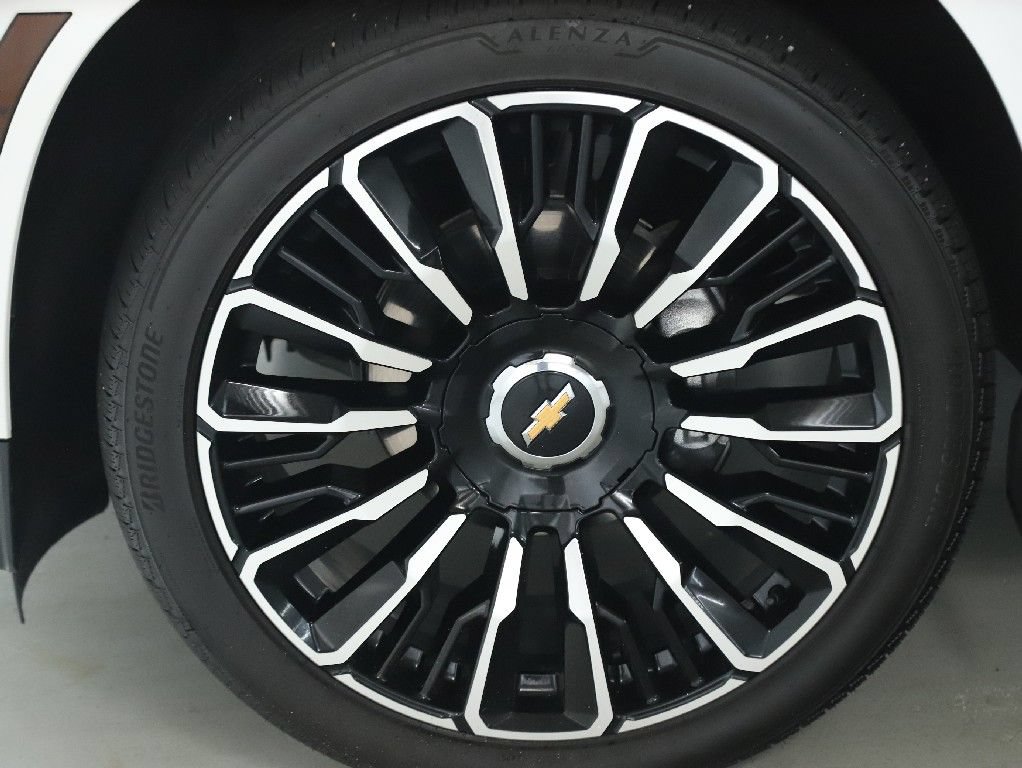 Used 2025 Chevrolet Tahoe High Country AWD/4WD image 41
