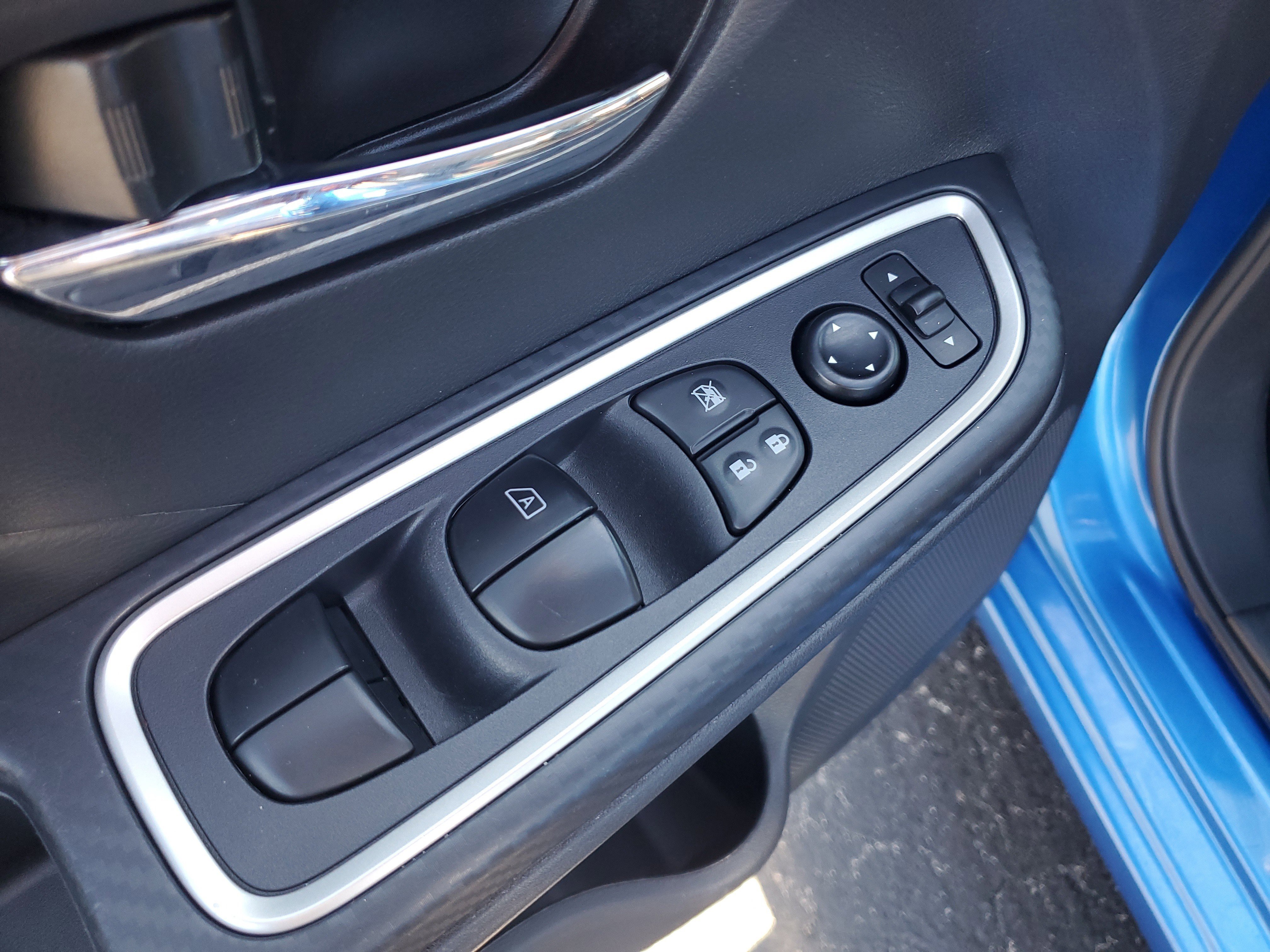 Used 2024 Nissan Versa SR image 15