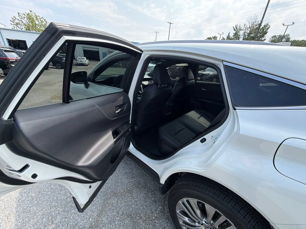 Used 2022 Toyota Venza XLE AWD/4WD image 10