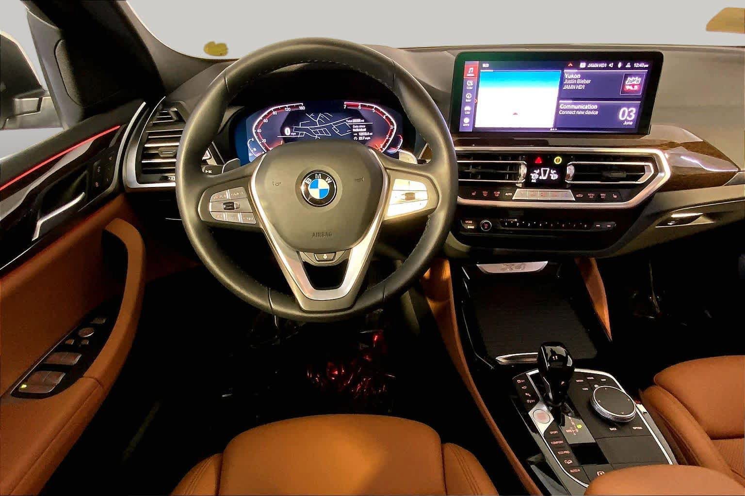 Used 2024 BMW X4 xDrive30i w/ Parking Assistance Package AWD/4WD image 7