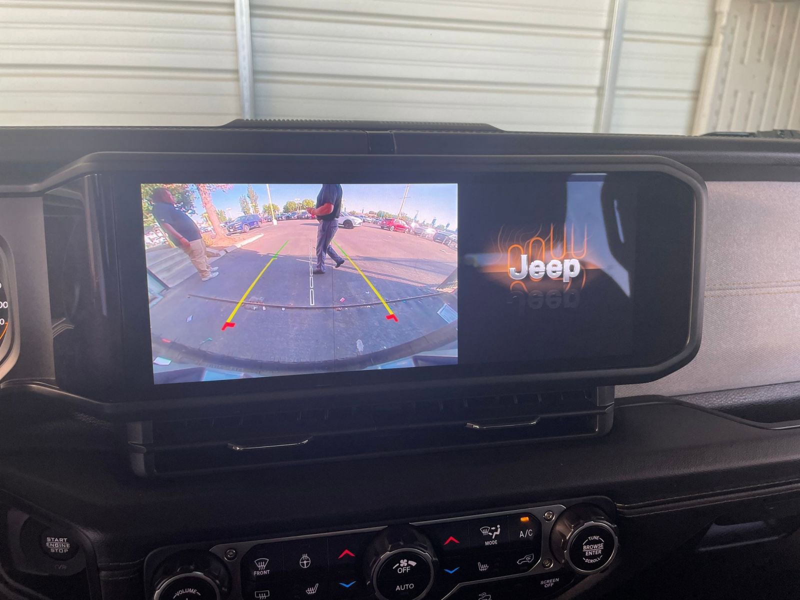 Used 2025 Jeep Wrangler Sahara image 17