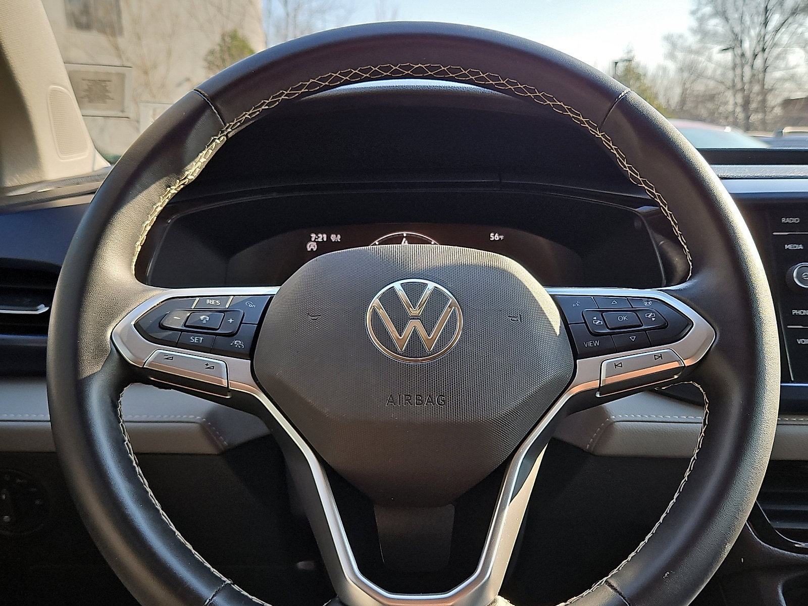 Used 2024 Volkswagen Taos SE image 18