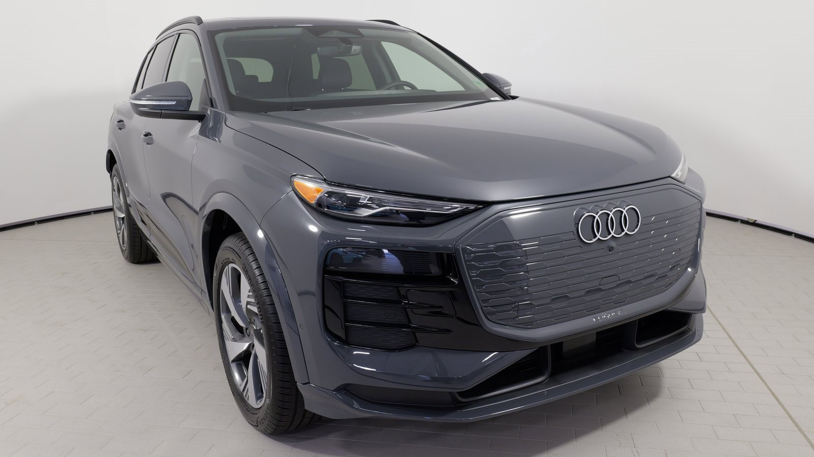 Used 2025 Audi Q6 e-tron Premium image 8