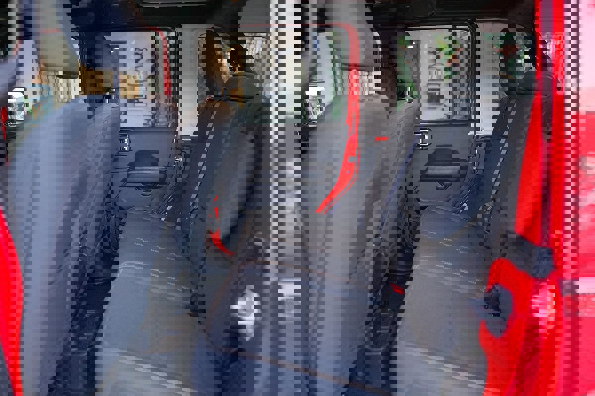 Used 2025 Jeep Wrangler Sahara w/ Safety Group image 35