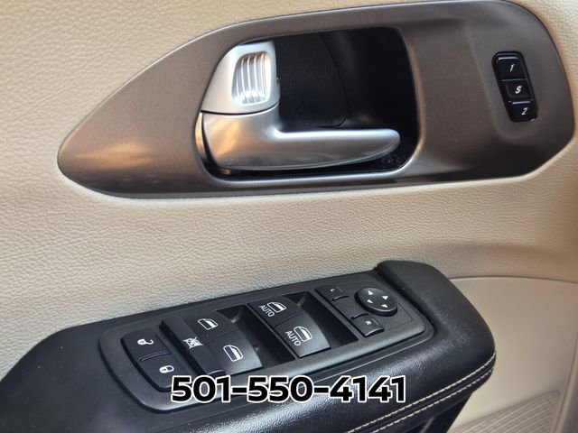 Used 2024 Chrysler Pacifica Touring-L image 32