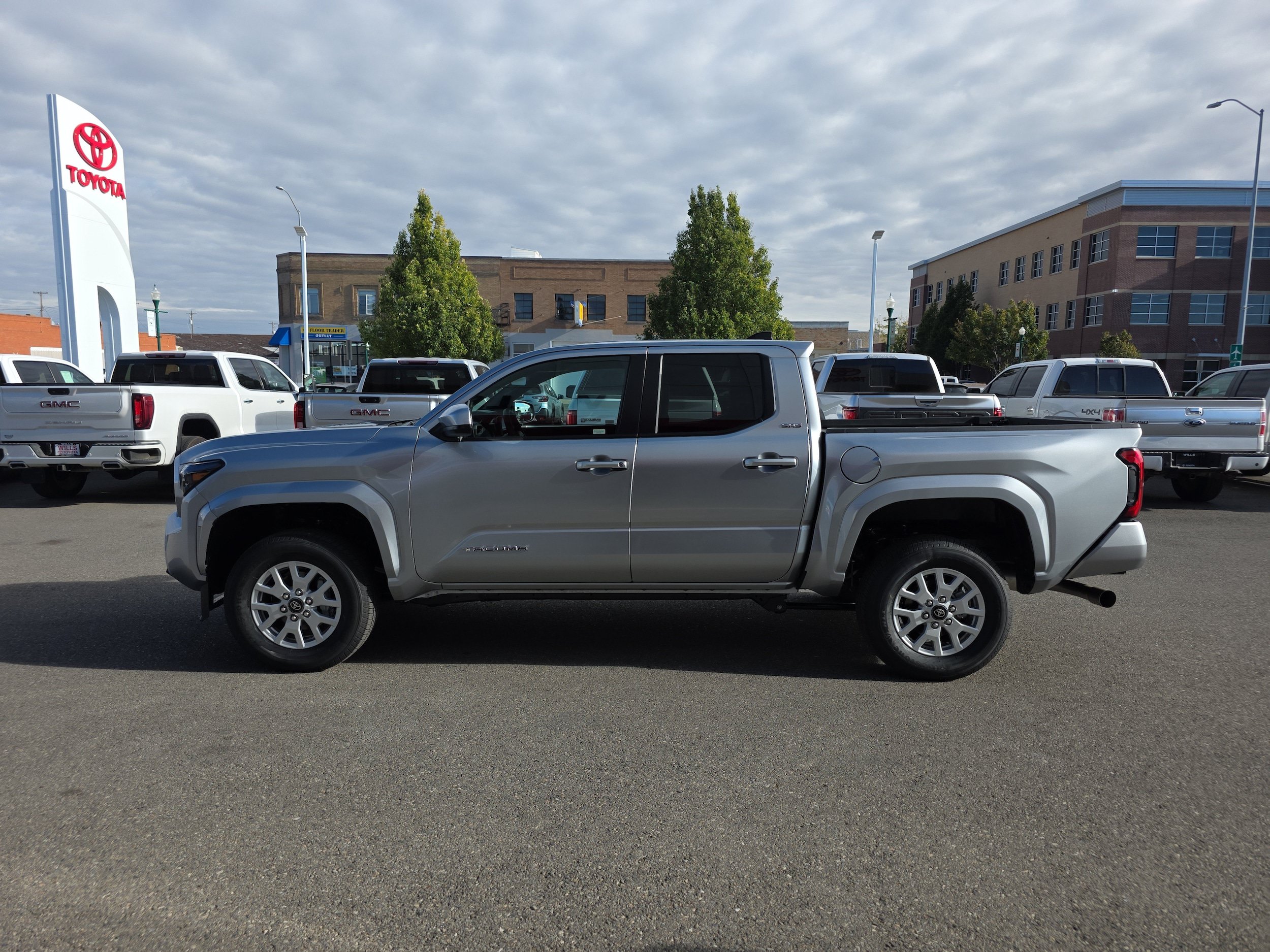 Used 2026 Toyota Tacoma SR5 AWD/4WD image 5