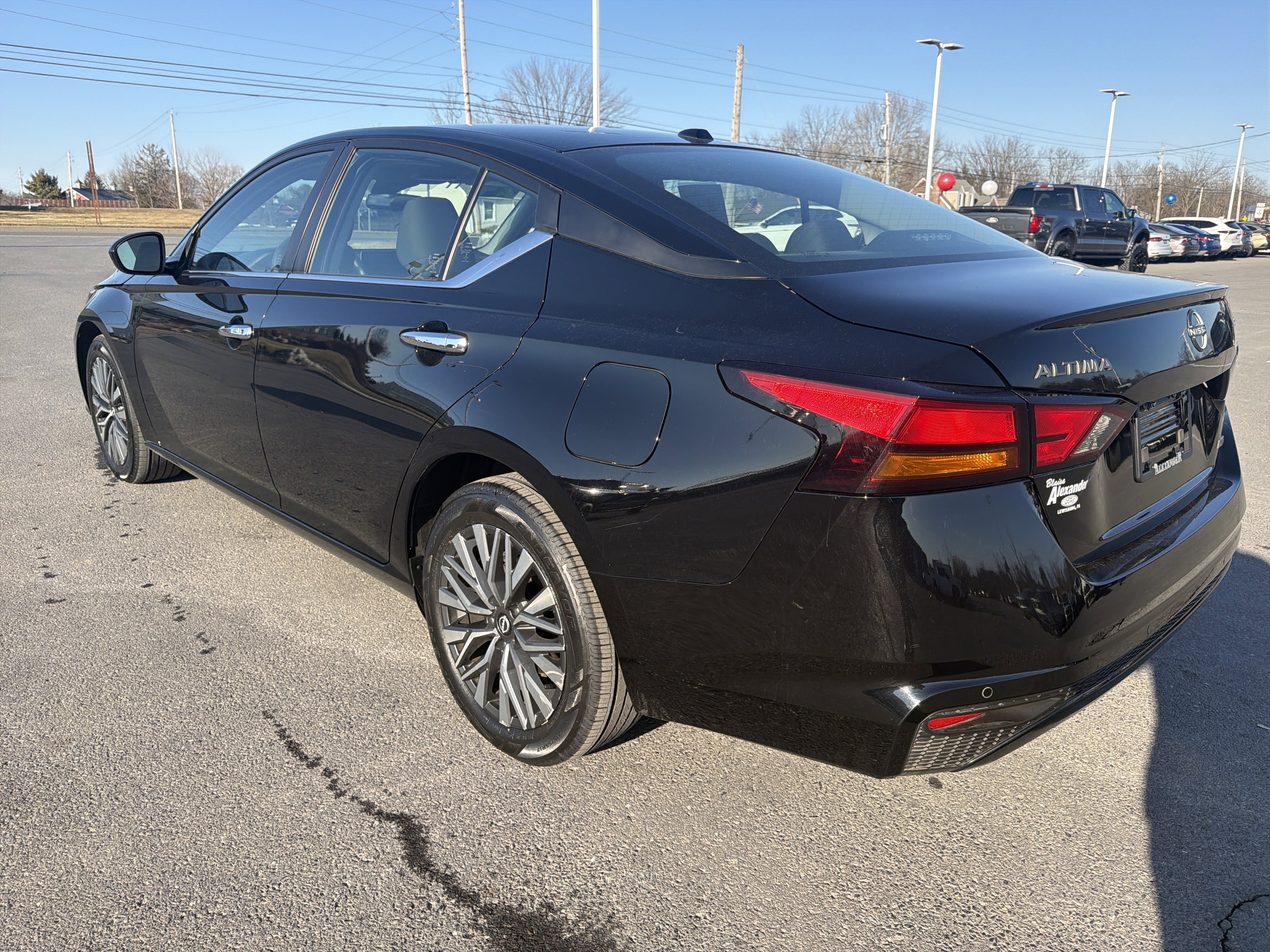 Used 2024 Nissan Altima 2.5 SV AWD/4WD image 6