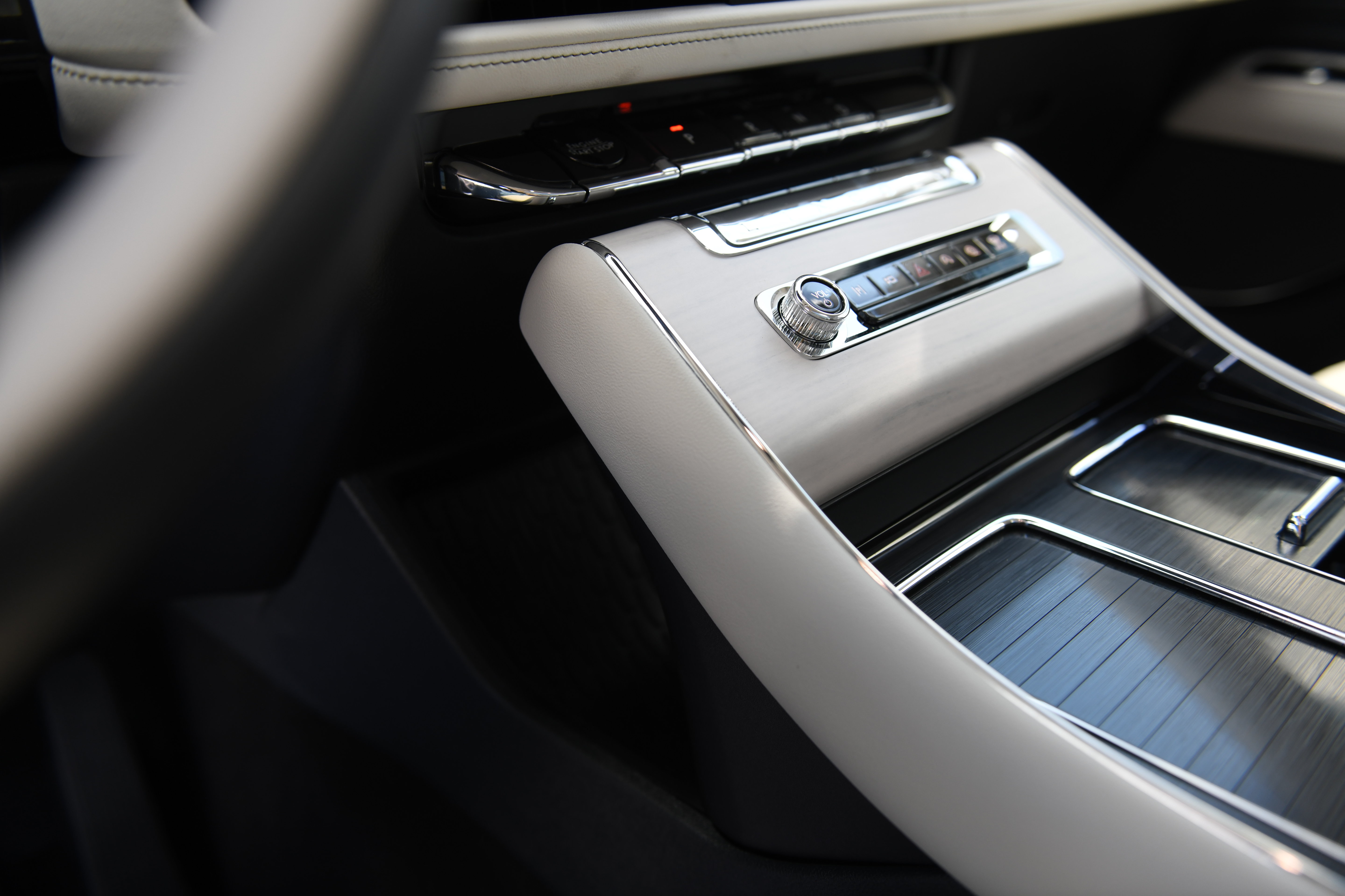 Used 2025 Lincoln Aviator Reserve w/ Jet Appearance Package RWD image 28