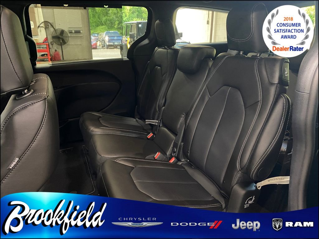 New 2026 Chrysler Pacifica Select image 14