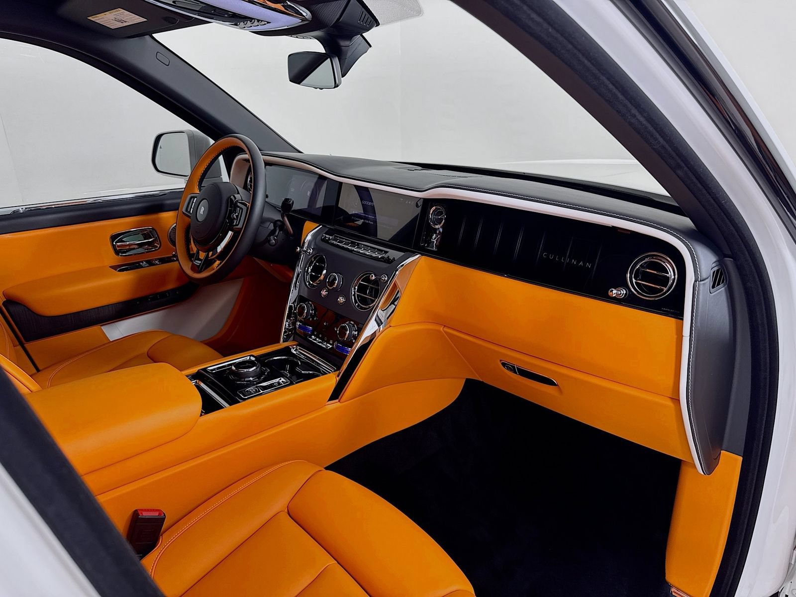 Certified 2025 Rolls-Royce Cullinan AWD/4WD image 29