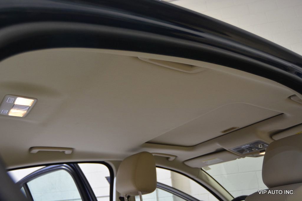 Used 2012 Jaguar XF image 15