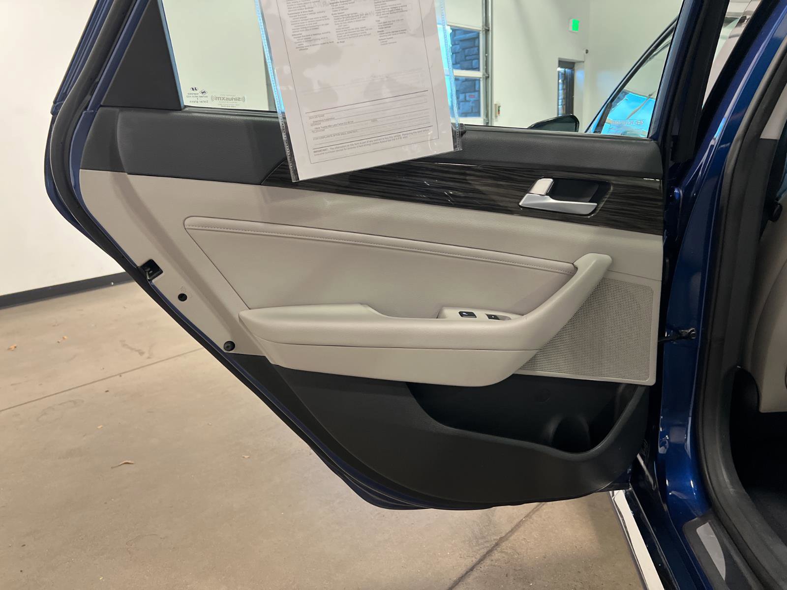 Used 2015 Hyundai Sonata Limited w/ Option Group 05 image 30