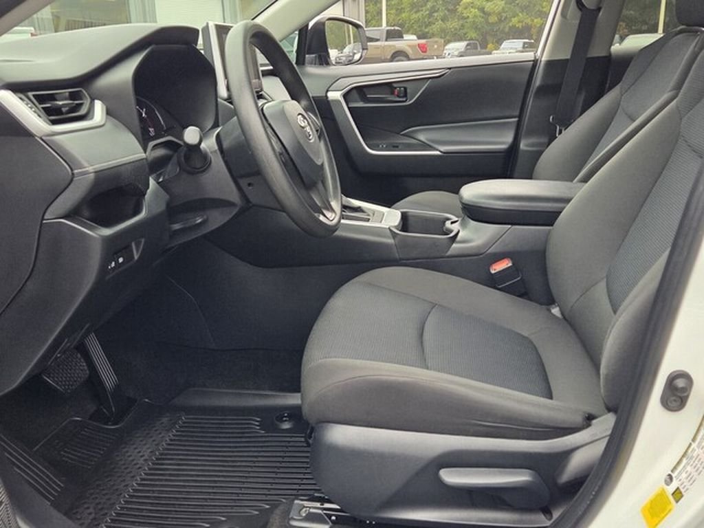 Used 2024 Toyota RAV4 LE FWD image 6