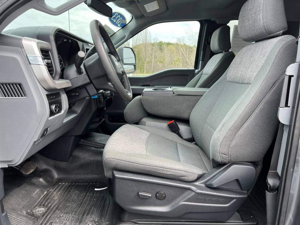 Used 2023 Ford F250 XLT w/ Snow Plow/Camper Package AWD/4WD image 4