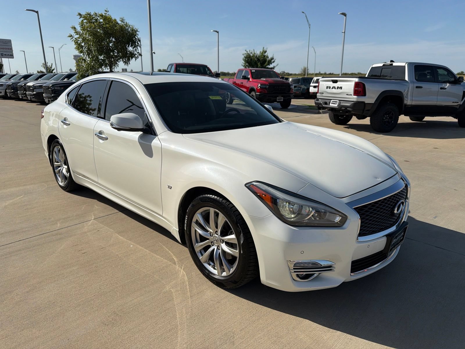 Used 2019 INFINITI Q70 Luxe w/ Proactive Package RWD image 7