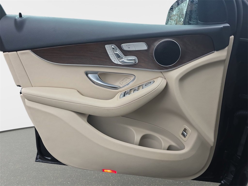 Used 2019 Mercedes-Benz GLC 300 4MATIC image 32