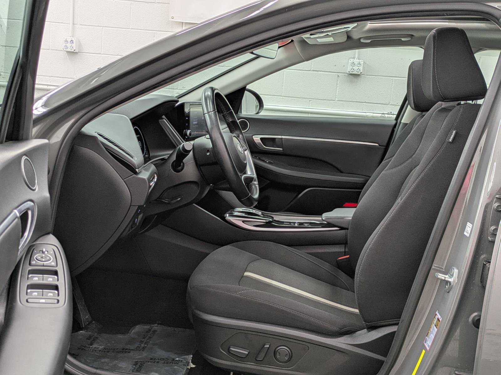 Used 2022 Hyundai Sonata SEL w/ Convenience Package image 3