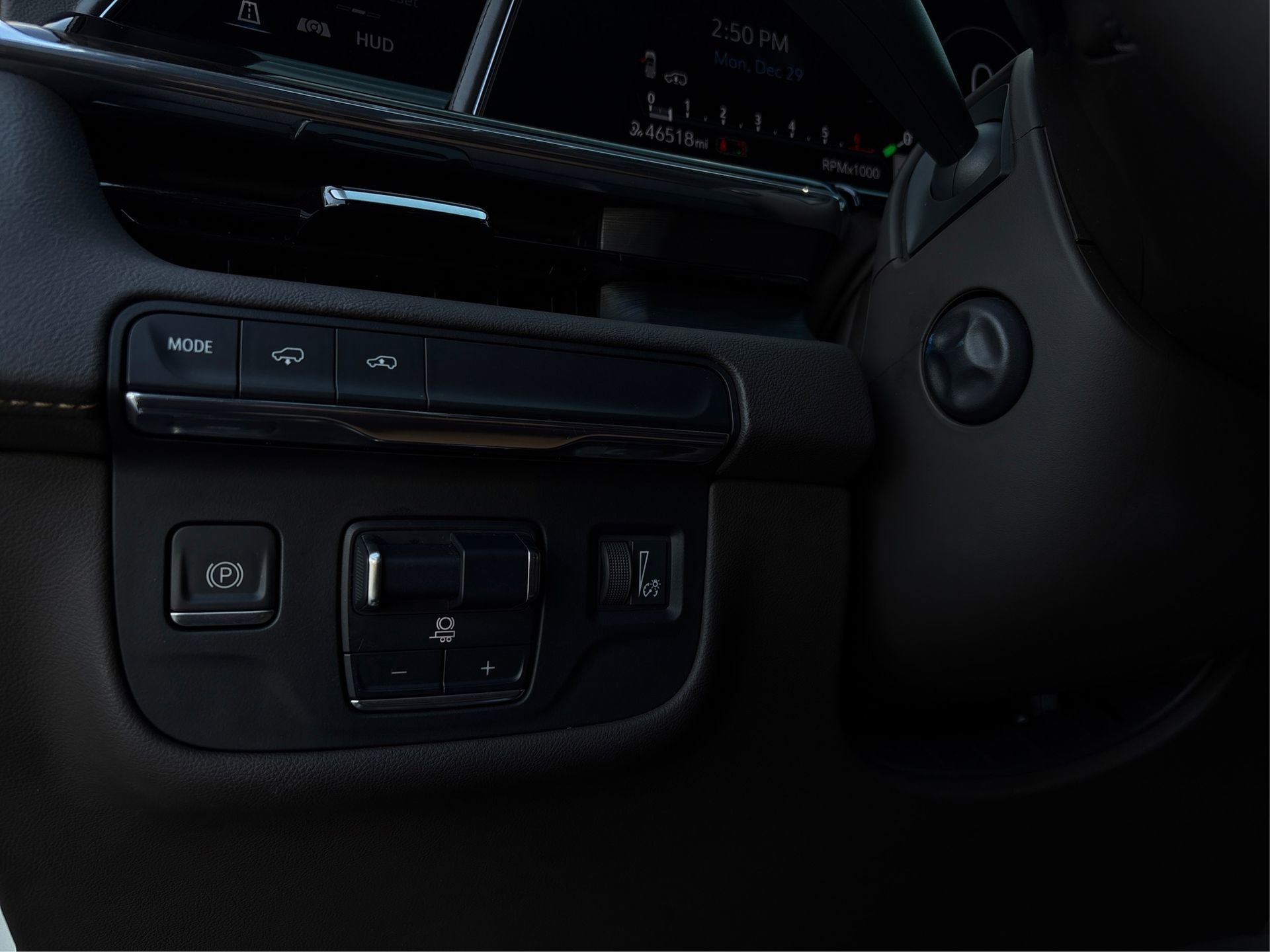 Used 2021 Cadillac Escalade Premium Luxury w/ Driver Assist Tech Package image 20