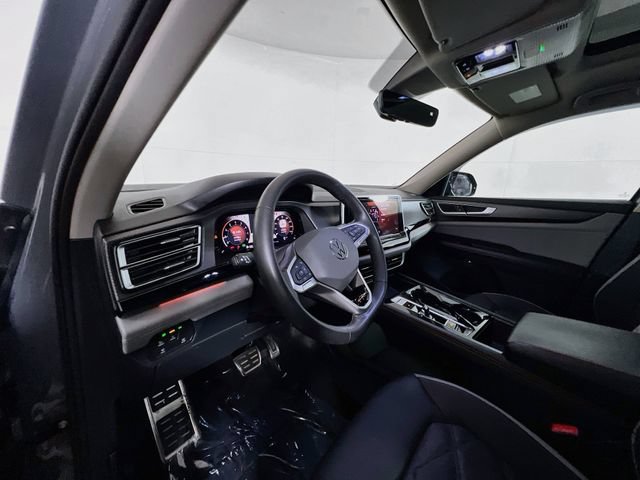 Used 2024 Volkswagen Atlas Peak Edition SEL AWD/4WD image 16