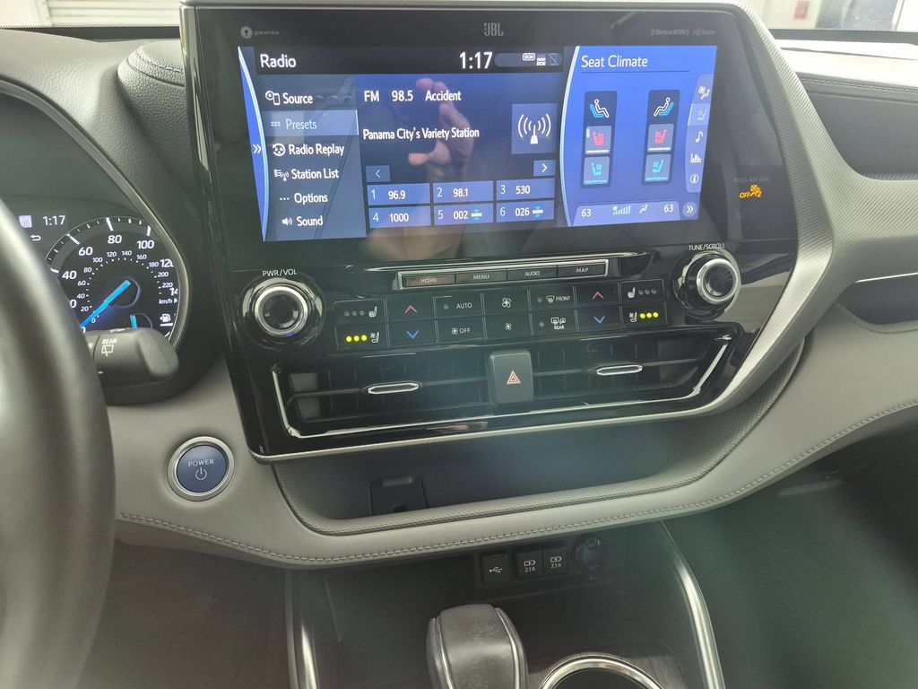 Used 2021 Toyota Highlander Platinum FWD image 18