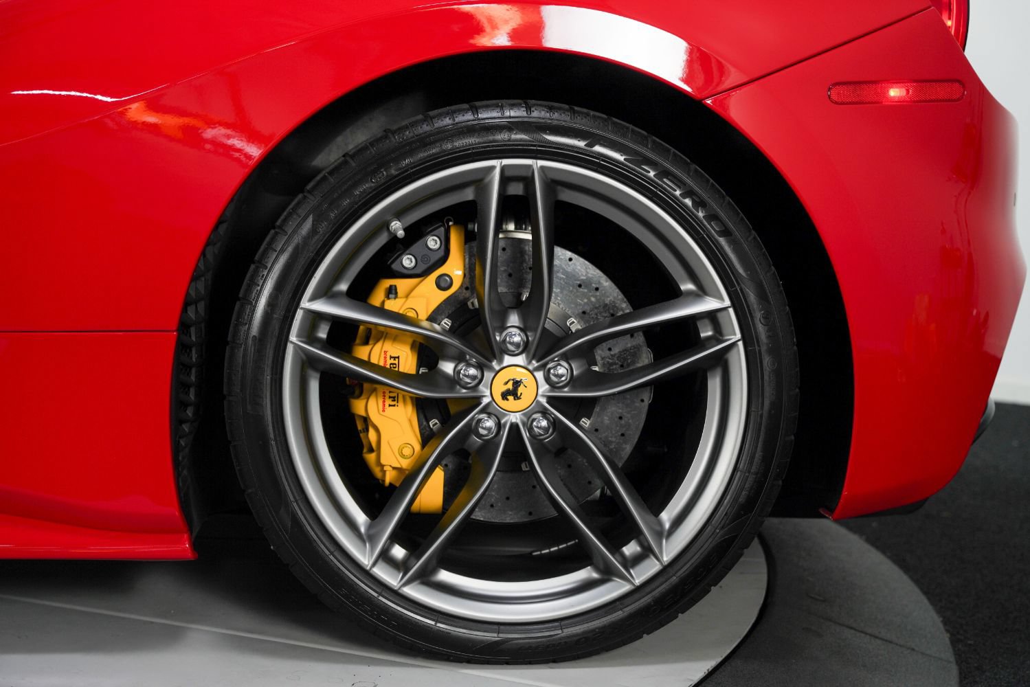 Used 2017 Ferrari 488 GTB RWD image 19