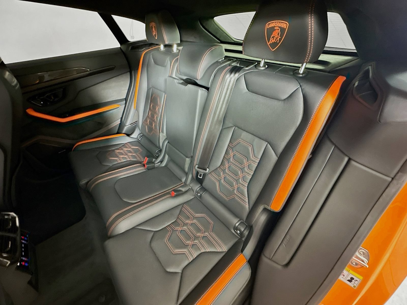 Used 2025 Lamborghini Urus SE AWD/4WD image 38