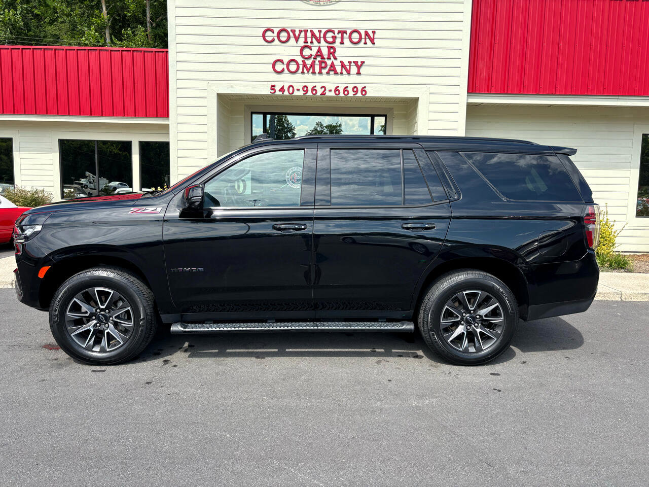 Used 2021 Chevrolet Tahoe Z71 w/ Luxury Package image 2