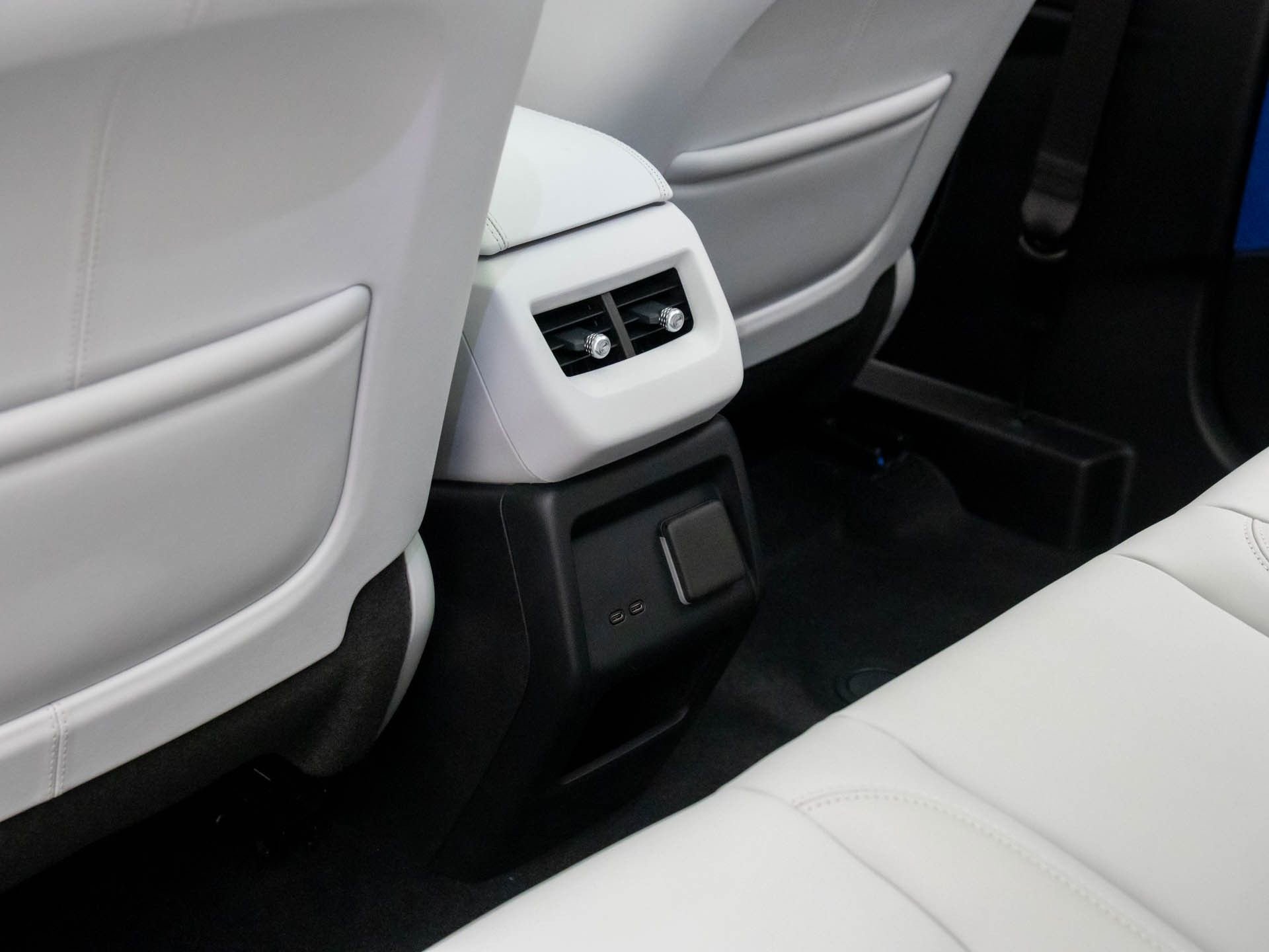 New 2026 Cadillac Optiq Sport 1 image 19