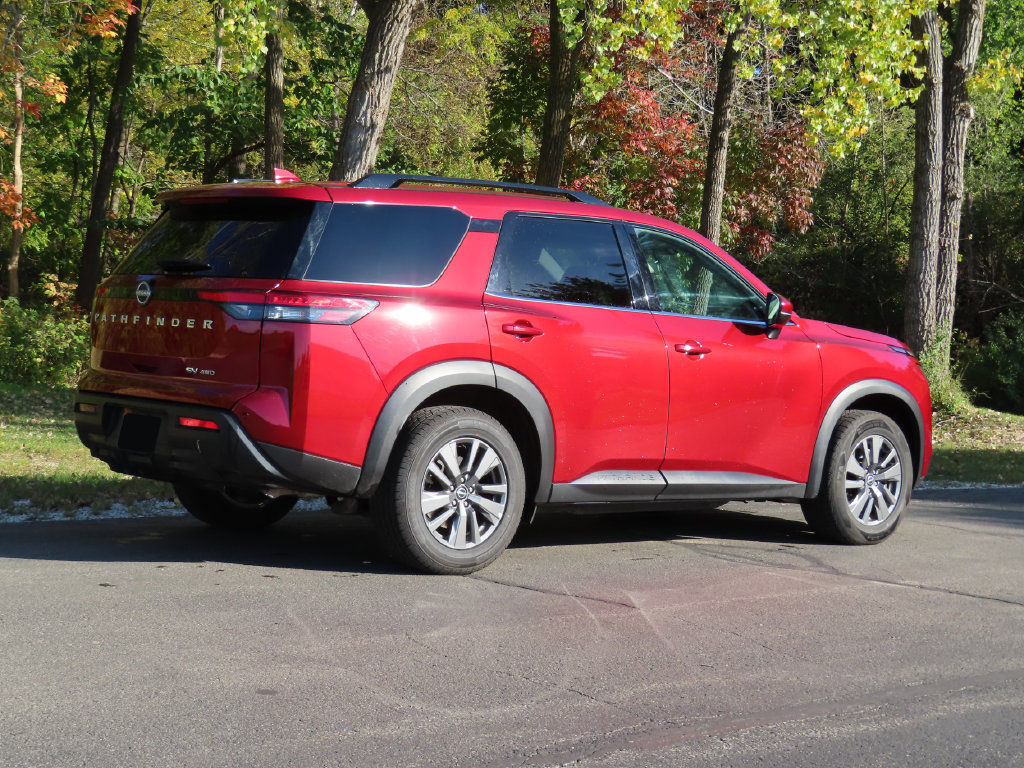 Used 2024 Nissan Pathfinder SV AWD/4WD image 3
