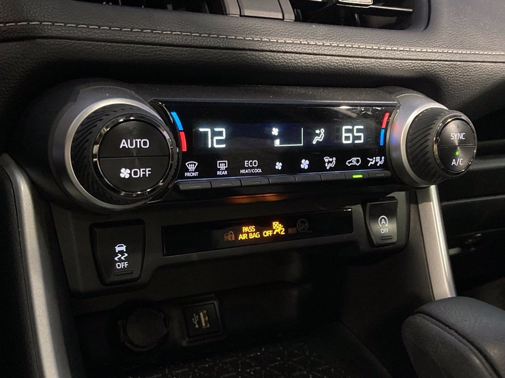 Used 2025 Toyota RAV4 XLE w/ Convenience Package FWD image 27