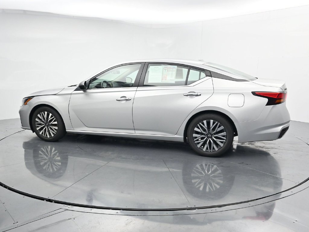 Used 2024 Nissan Altima 2.5 SV FWD image 5
