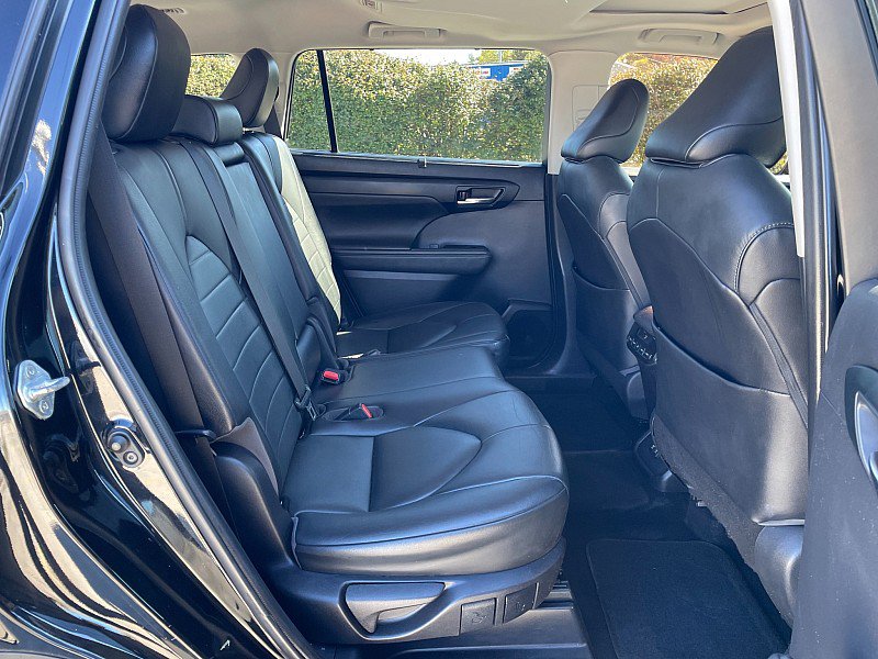 Used 2020 Toyota Highlander XLE image 34