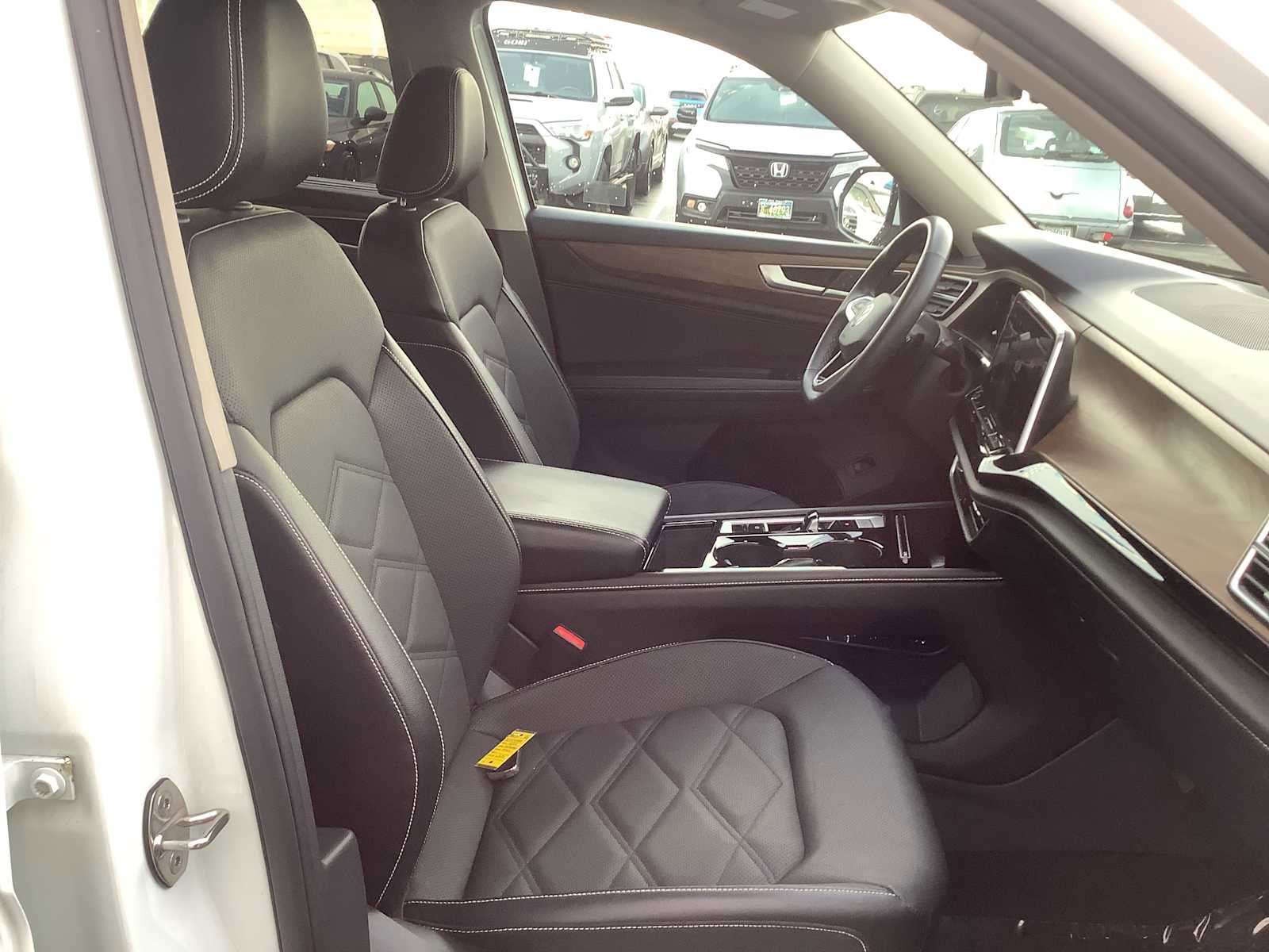 Used 2024 Volkswagen Atlas SE image 15